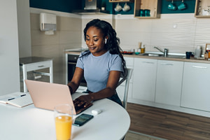 copywriter woman at laptop ChatGPT-4